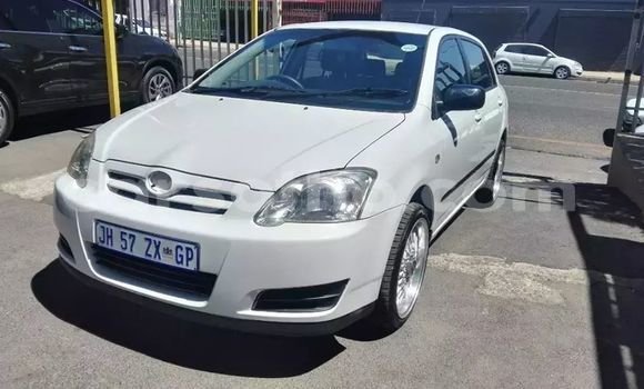 Sayi Na hannu Toyota Runx White Mota in Maseru a Maseru Sayi Na hannu Toyota Runx White Mota in Maseru a Maseru