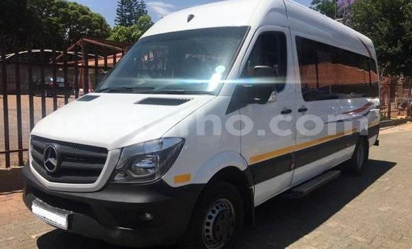 Buy Used Mercedes-Benz W123 White Car in Maseru in Maseru Buy Used Mercedes-Benz W123 White Car in Maseru in Maseru