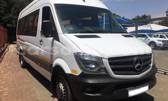 Buy Used Mercedes-Benz W123 White Car in Maseru in Maseru Buy Used Mercedes-Benz W123 White Car in Maseru in Maseru