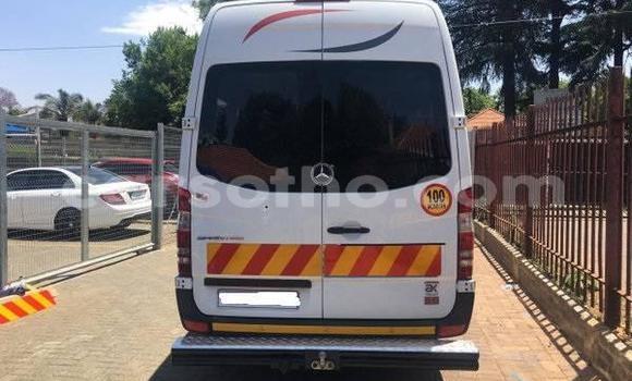 Buy Used Mercedes-Benz W123 White Car in Maseru in Maseru Buy Used Mercedes-Benz W123 White Car in Maseru in Maseru