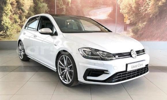 Sayi Na hannu Volkswagen Golf R White Mota in Maseru a Maseru Sayi Na hannu Volkswagen Golf R White Mota in Maseru a Maseru