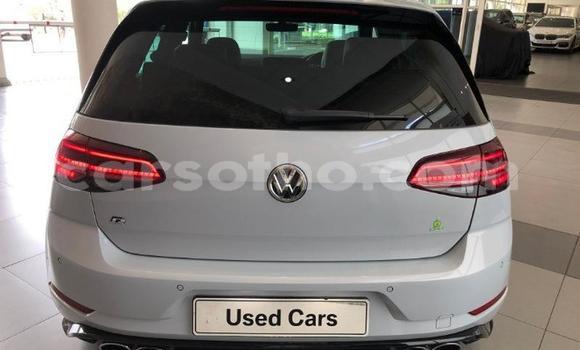 Sayi Na hannu Volkswagen Golf R White Mota in Maseru a Maseru Sayi Na hannu Volkswagen Golf R White Mota in Maseru a Maseru