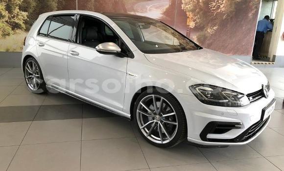 Sayi Na hannu Volkswagen Golf R White Mota in Maseru a Maseru Sayi Na hannu Volkswagen Golf R White Mota in Maseru a Maseru