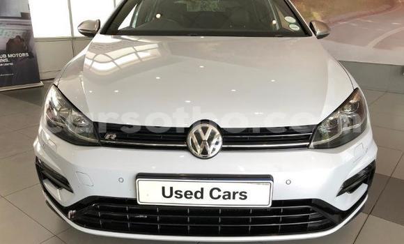 Sayi Na hannu Volkswagen Golf R White Mota in Maseru a Maseru Sayi Na hannu Volkswagen Golf R White Mota in Maseru a Maseru