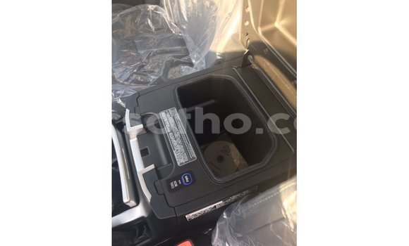 Acheter Import Voiture Toyota Land Cruiser Noir à Import - Dubai, Maseru Acheter Import Voiture Toyota Land Cruiser Noir à Import - Dubai, Maseru