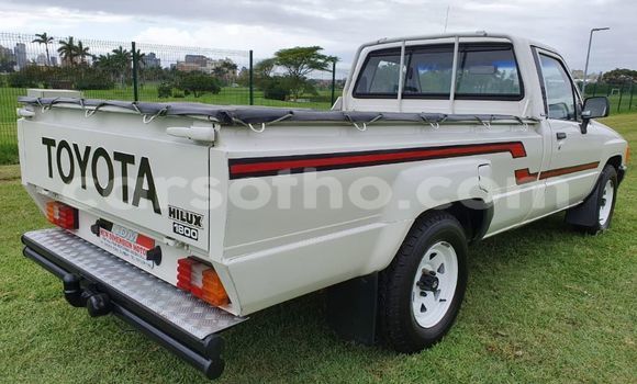 Buy Used Toyota Hilux White Car in Maseru in Maseru Buy Used Toyota Hilux White Car in Maseru in Maseru