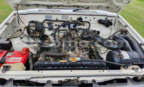 Buy Used Toyota Hilux White Car in Maseru in Maseru Buy Used Toyota Hilux White Car in Maseru in Maseru