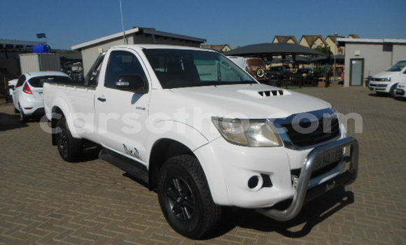 Sayi Na hannu Toyota Hilux White Mota in Maseru a Maseru Sayi Na hannu Toyota Hilux White Mota in Maseru a Maseru