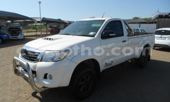 Sayi Na hannu Toyota Hilux White Mota in Maseru a Maseru Sayi Na hannu Toyota Hilux White Mota in Maseru a Maseru