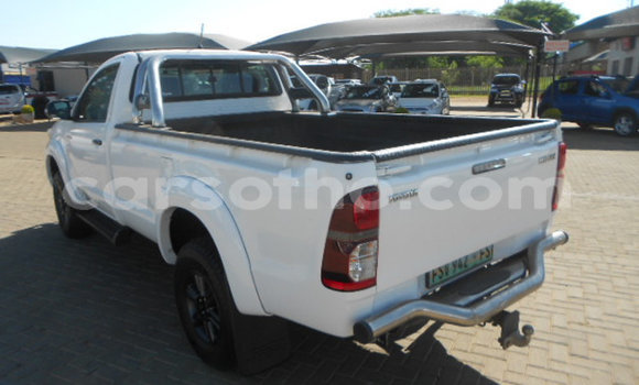Sayi Na hannu Toyota Hilux White Mota in Maseru a Maseru Sayi Na hannu Toyota Hilux White Mota in Maseru a Maseru