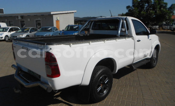 Sayi Na hannu Toyota Hilux White Mota in Maseru a Maseru Sayi Na hannu Toyota Hilux White Mota in Maseru a Maseru