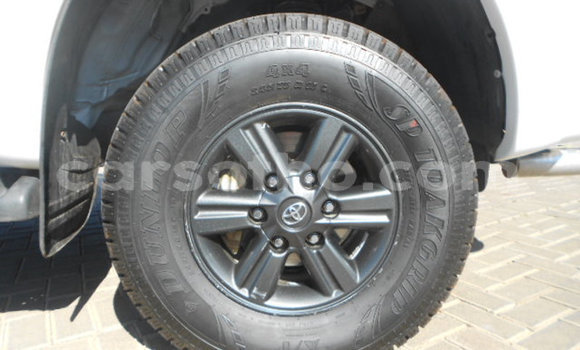 Sayi Na hannu Toyota Hilux White Mota in Maseru a Maseru Sayi Na hannu Toyota Hilux White Mota in Maseru a Maseru