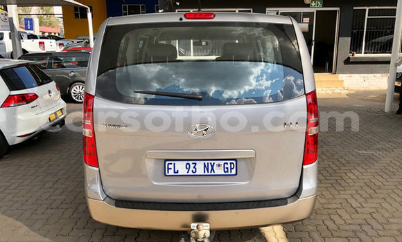 Acheter Occasion Voiture Hyundai H1 Rouge à Maputsoa, Leribe Acheter Occasion Voiture Hyundai H1 Rouge à Maputsoa, Leribe