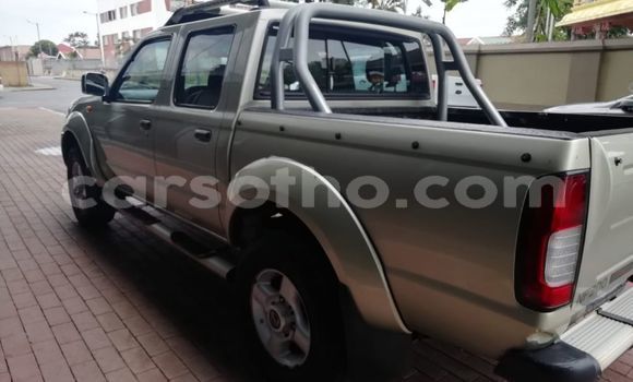 Sayi Na hannu Nissan Hardbody Silver Mota in Maseru a Maseru Sayi Na hannu Nissan Hardbody Silver Mota in Maseru a Maseru