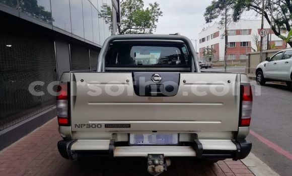 Sayi Na hannu Nissan Hardbody Silver Mota in Maseru a Maseru Sayi Na hannu Nissan Hardbody Silver Mota in Maseru a Maseru