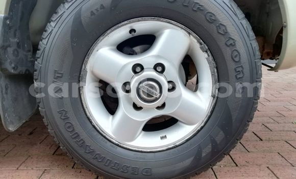 Sayi Na hannu Nissan Hardbody Silver Mota in Maseru a Maseru Sayi Na hannu Nissan Hardbody Silver Mota in Maseru a Maseru