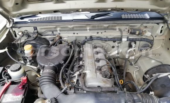 Sayi Na hannu Nissan Hardbody Silver Mota in Maseru a Maseru Sayi Na hannu Nissan Hardbody Silver Mota in Maseru a Maseru