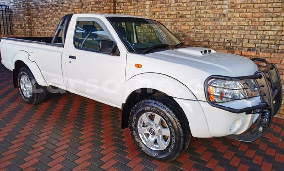 Sayi Na hannu Nissan Hardbody White Mota in Maseru a Maseru Sayi Na hannu Nissan Hardbody White Mota in Maseru a Maseru