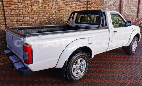 Sayi Na hannu Nissan Hardbody White Mota in Maseru a Maseru Sayi Na hannu Nissan Hardbody White Mota in Maseru a Maseru