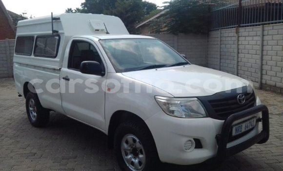 Sayi Na hannu Toyota Hilux White Mota in Maseru a Maseru Sayi Na hannu Toyota Hilux White Mota in Maseru a Maseru