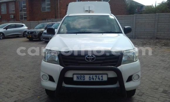 Sayi Na hannu Toyota Hilux White Mota in Maseru a Maseru Sayi Na hannu Toyota Hilux White Mota in Maseru a Maseru