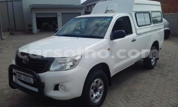 Sayi Na hannu Toyota Hilux White Mota in Maseru a Maseru Sayi Na hannu Toyota Hilux White Mota in Maseru a Maseru