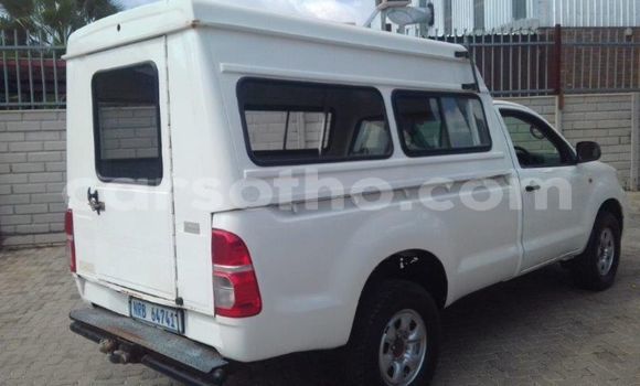 Sayi Na hannu Toyota Hilux White Mota in Maseru a Maseru Sayi Na hannu Toyota Hilux White Mota in Maseru a Maseru