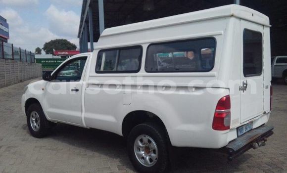 Sayi Na hannu Toyota Hilux White Mota in Maseru a Maseru Sayi Na hannu Toyota Hilux White Mota in Maseru a Maseru