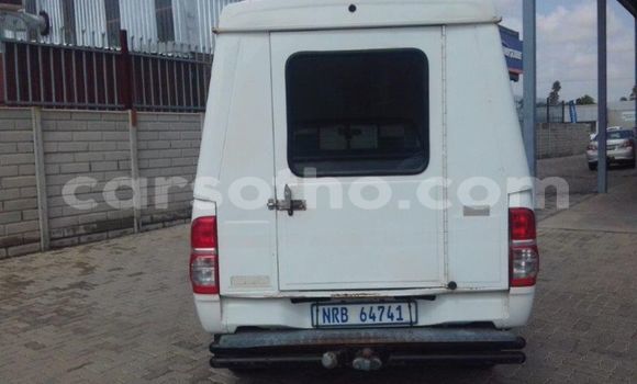 Sayi Na hannu Toyota Hilux White Mota in Maseru a Maseru Sayi Na hannu Toyota Hilux White Mota in Maseru a Maseru