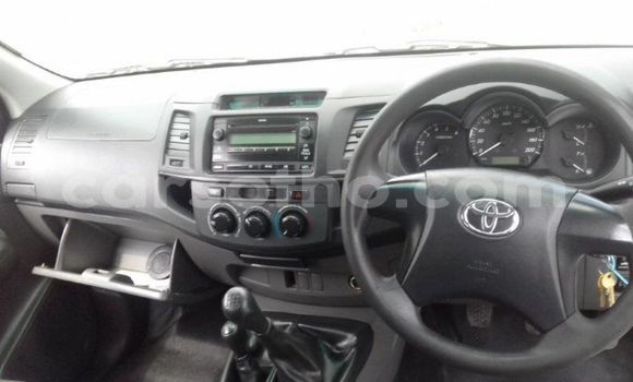 Sayi Na hannu Toyota Hilux White Mota in Maseru a Maseru Sayi Na hannu Toyota Hilux White Mota in Maseru a Maseru