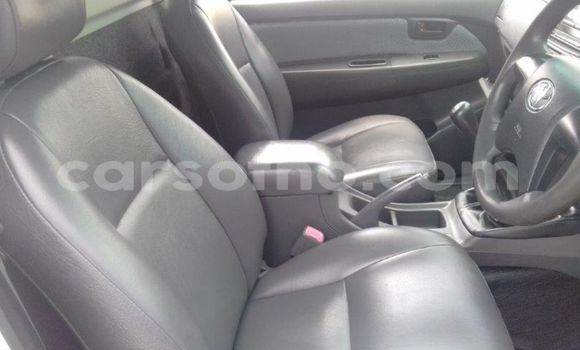 Sayi Na hannu Toyota Hilux White Mota in Maseru a Maseru Sayi Na hannu Toyota Hilux White Mota in Maseru a Maseru