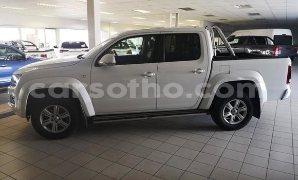 Sayi Na hannu Volkswagen Amarok White Mota in Maputsoa a Leribe Sayi Na hannu Volkswagen Amarok White Mota in Maputsoa a Leribe