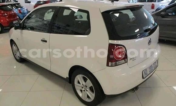 Sayi Na hannu Volkswagen Polo White Mota in Maseru a Maseru Sayi Na hannu Volkswagen Polo White Mota in Maseru a Maseru