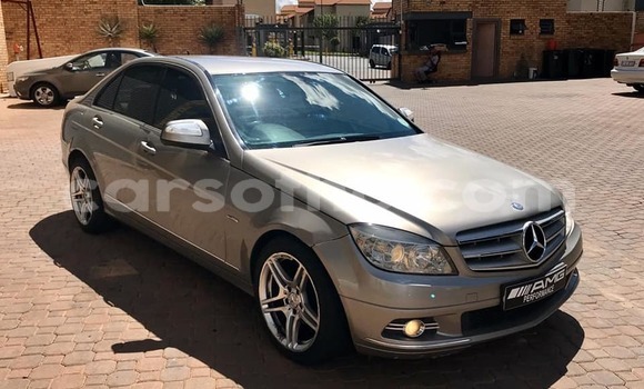 Sayi Na hannu Mercedes-Benz C–Class Silver Mota in Maseru a Maseru Sayi Na hannu Mercedes-Benz C–Class Silver Mota in Maseru a Maseru