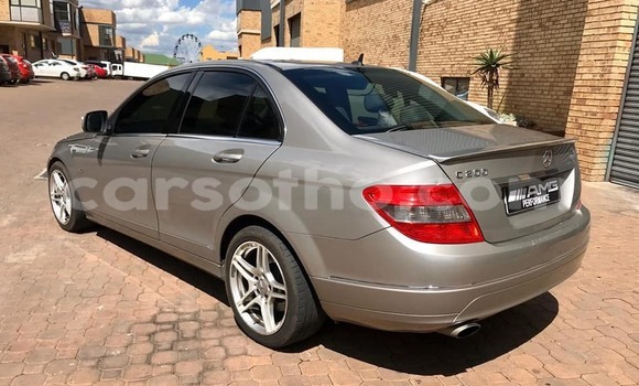 Sayi Na hannu Mercedes-Benz C–Class Silver Mota in Maseru a Maseru Sayi Na hannu Mercedes-Benz C–Class Silver Mota in Maseru a Maseru