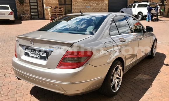 Sayi Na hannu Mercedes-Benz C–Class Silver Mota in Maseru a Maseru Sayi Na hannu Mercedes-Benz C–Class Silver Mota in Maseru a Maseru