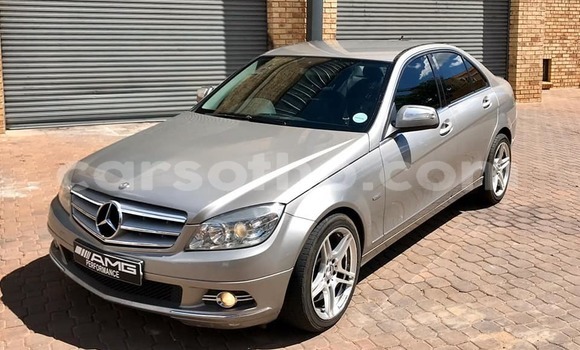 Sayi Na hannu Mercedes-Benz C–Class Silver Mota in Maseru a Maseru Sayi Na hannu Mercedes-Benz C–Class Silver Mota in Maseru a Maseru