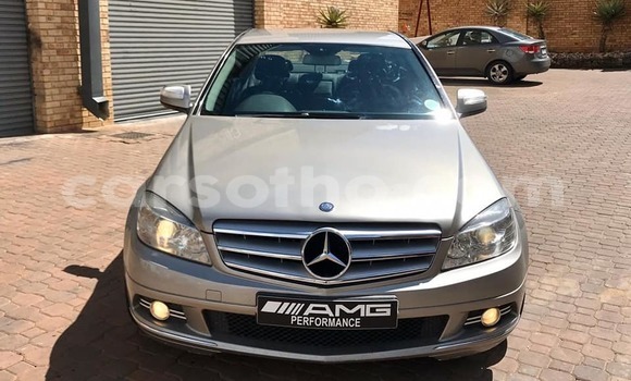 Sayi Na hannu Mercedes-Benz C–Class Silver Mota in Maseru a Maseru Sayi Na hannu Mercedes-Benz C–Class Silver Mota in Maseru a Maseru