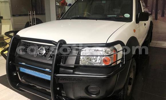 Sayi Na hannu Nissan NP 300 White Mota in Maseru a Maseru Sayi Na hannu Nissan NP 300 White Mota in Maseru a Maseru
