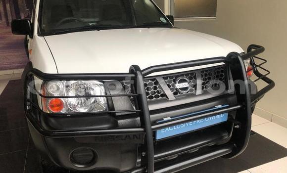 Sayi Na hannu Nissan NP 300 White Mota in Maseru a Maseru Sayi Na hannu Nissan NP 300 White Mota in Maseru a Maseru