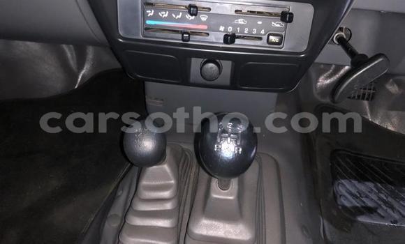 Sayi Na hannu Nissan NP 300 White Mota in Maseru a Maseru Sayi Na hannu Nissan NP 300 White Mota in Maseru a Maseru