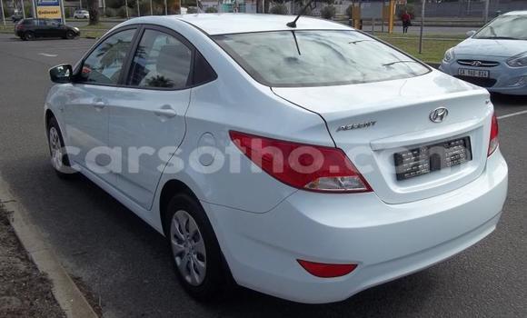 اشتري مستعمل Hyundai Accent White سيارة في Maputsoe في Leribe اشتري مستعمل Hyundai Accent White سيارة في Maputsoe في Leribe