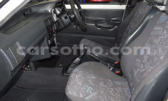 اشتري مستعمل Mazda 323 Green سيارة في Maseru في Maseru اشتري مستعمل Mazda 323 Green سيارة في Maseru في Maseru