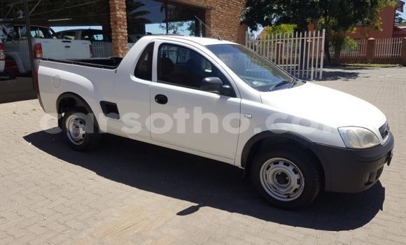 Sayi Na hannu Chevrolet Corsa White Mota in Roma a Maseru