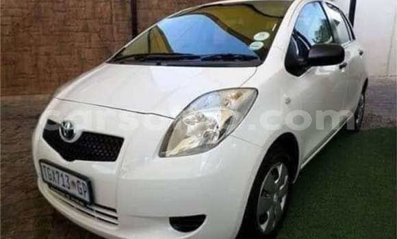 Sayi Na hannu Toyota Yaris White Mota in Butha–Buthe a Thaba-Tseka Sayi Na hannu Toyota Yaris White Mota in Butha–Buthe a Thaba-Tseka