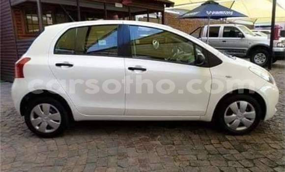 Sayi Na hannu Toyota Yaris White Mota in Butha–Buthe a Thaba-Tseka Sayi Na hannu Toyota Yaris White Mota in Butha–Buthe a Thaba-Tseka