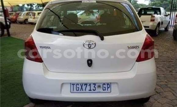Sayi Na hannu Toyota Yaris White Mota in Butha–Buthe a Thaba-Tseka Sayi Na hannu Toyota Yaris White Mota in Butha–Buthe a Thaba-Tseka