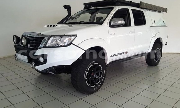 Sayi Na hannu Toyota Hilux White Mota in Maseru a Maseru Sayi Na hannu Toyota Hilux White Mota in Maseru a Maseru