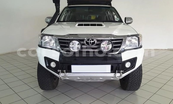 Sayi Na hannu Toyota Hilux White Mota in Maseru a Maseru Sayi Na hannu Toyota Hilux White Mota in Maseru a Maseru