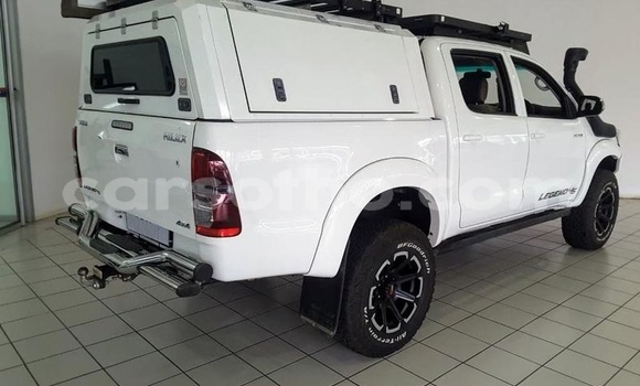 Sayi Na hannu Toyota Hilux White Mota in Maseru a Maseru Sayi Na hannu Toyota Hilux White Mota in Maseru a Maseru